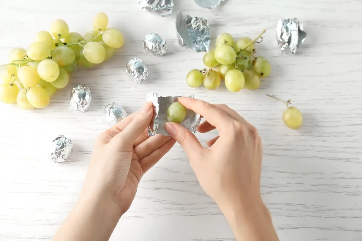 The process of making candy-coated grapes